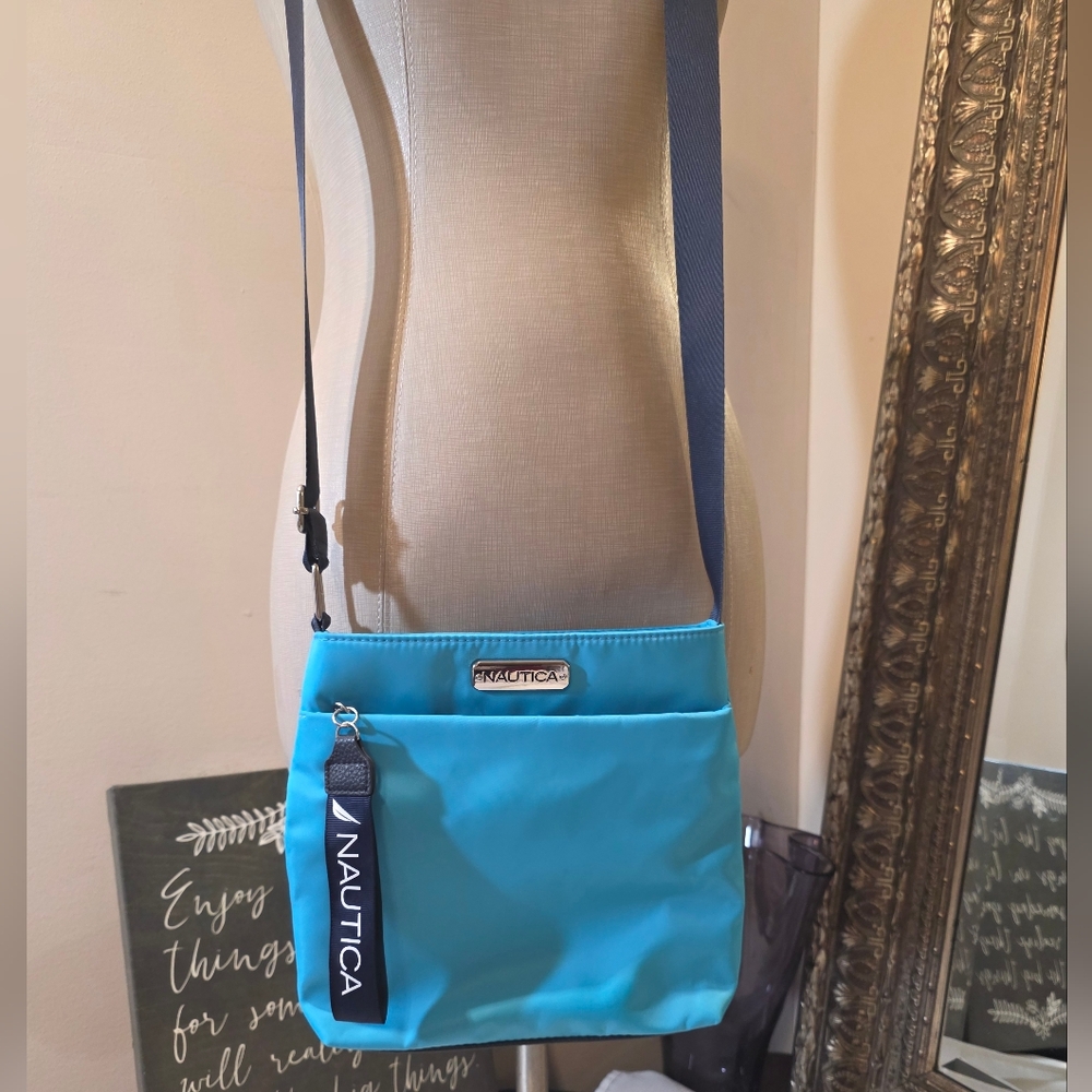 Nautica "Diver" Crossbody Bag. Like New Condition.